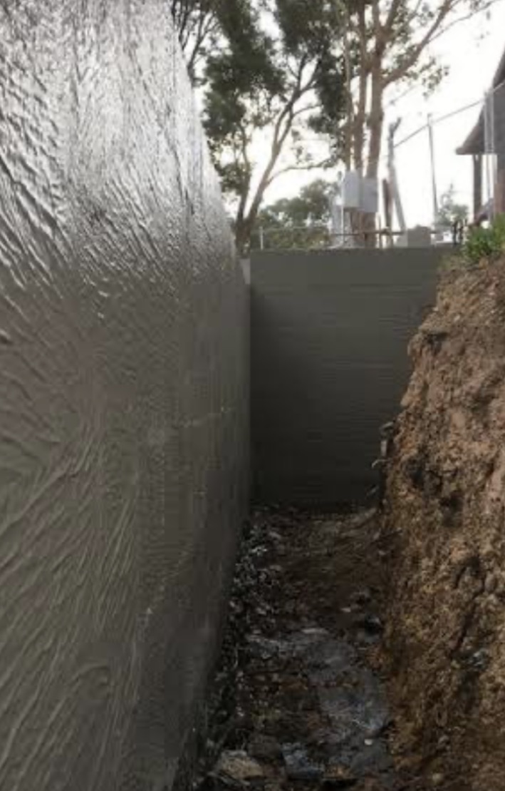 Retaining wall membrane and drainage